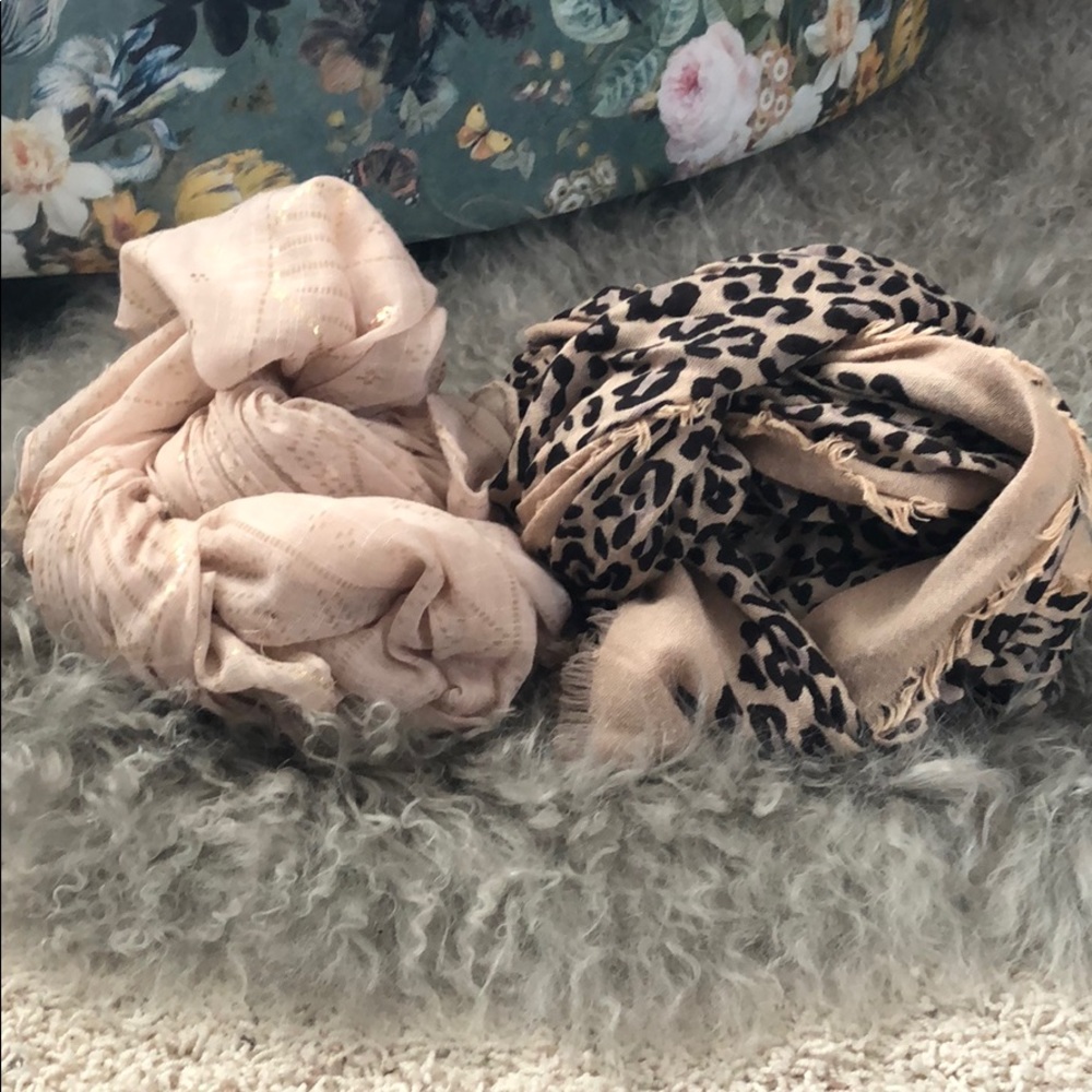 Set of scarves